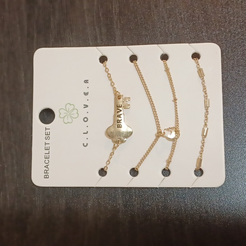 Stylish Gold Key and Lock Bracelet Set